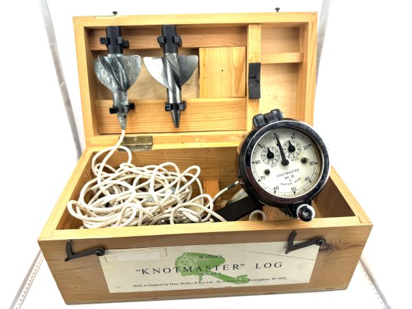 A WALKER'S KNOTMASTER LOG MARK 111A